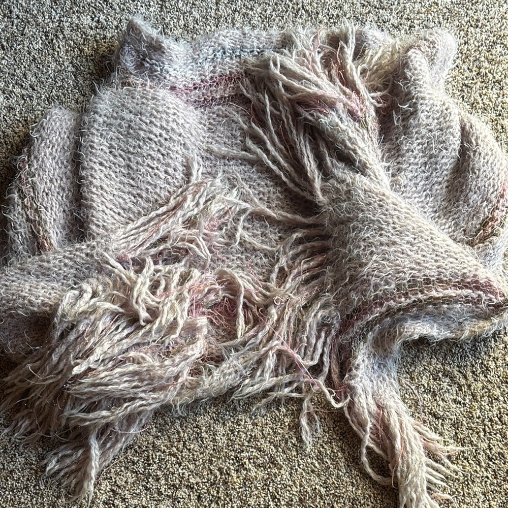 Elegant Fringed Knit Scarf - Cream and Pink
